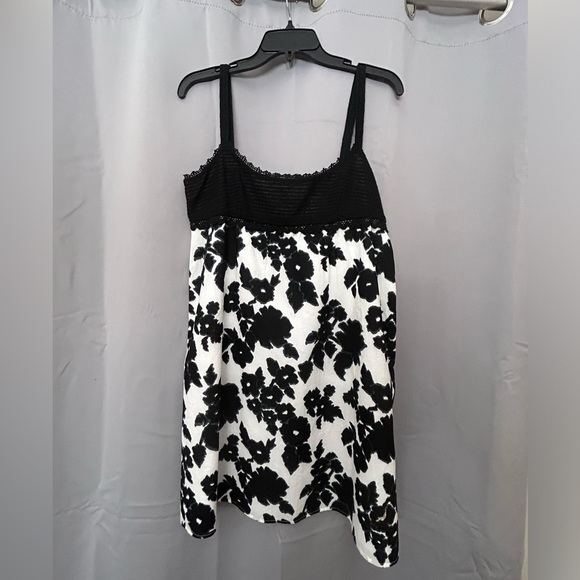 LOFT Dresses & Skirts - Ann Taylor Loft Black and White Petite Dress Size 8P. NWT.
